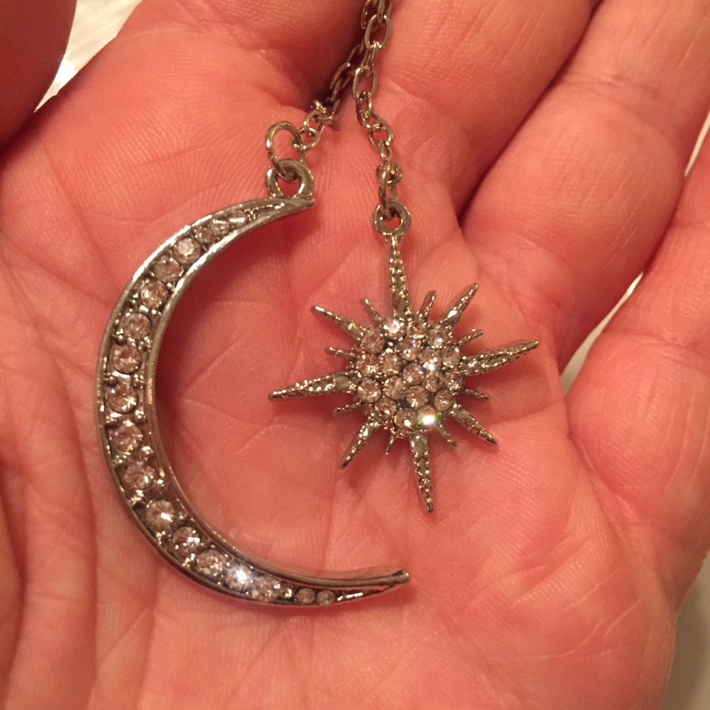 🌙 🌟 Lovely Boho crescent moon and star burst tassel earrings gold or silver - Picture 7 of 11